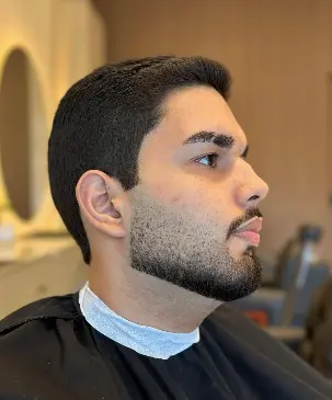 Corte masculino com barba alinhada
